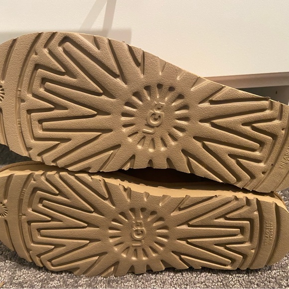 Authentic Classic Mini UGG Women’s Size 10 - Picture 5 of 7